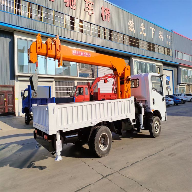 东辽县三轮随车吊定制 农用改装机自备吊中瑞长期出售